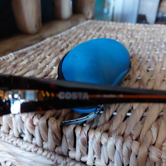 Sunglasses - Picture 3 of 4